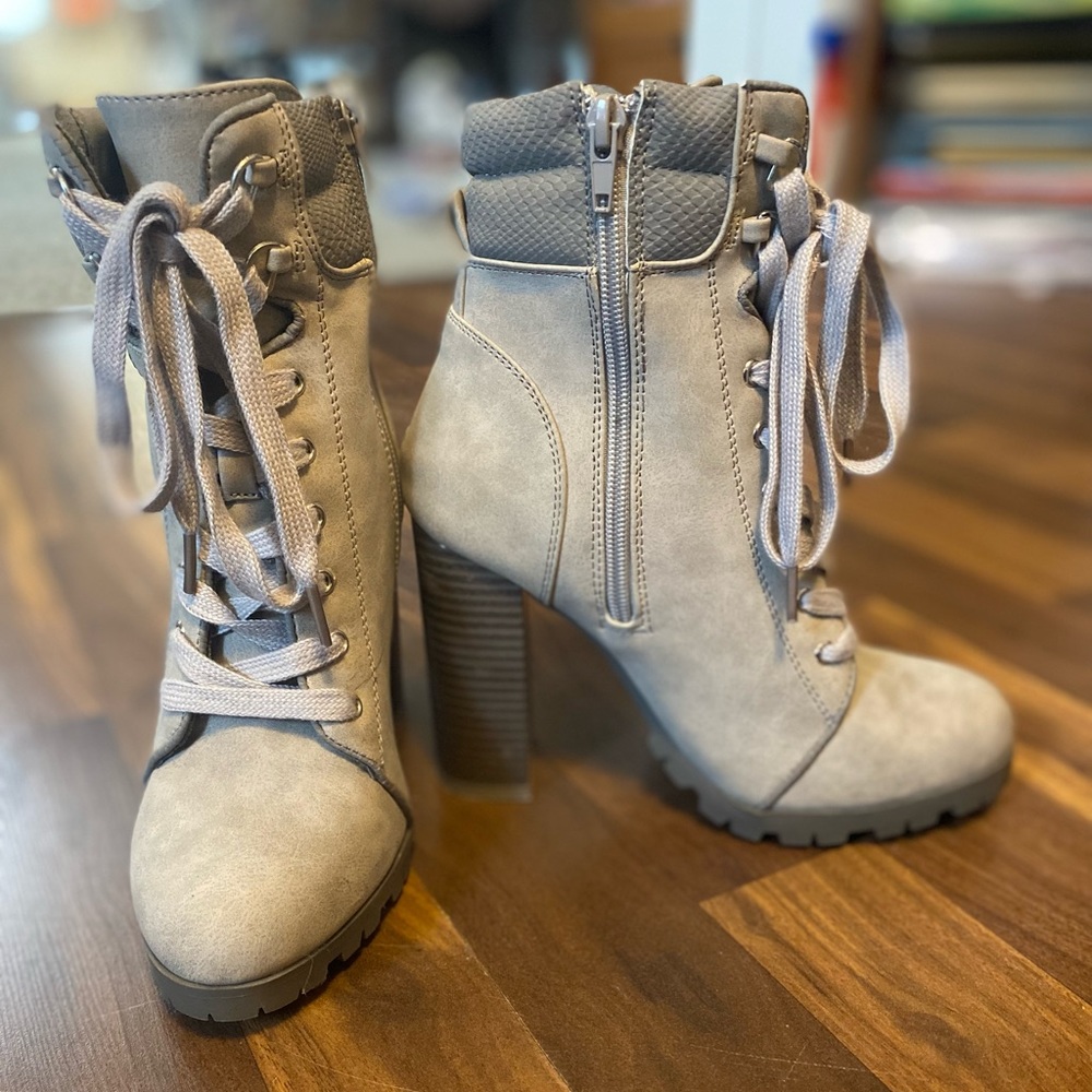 JustFab boots size 6